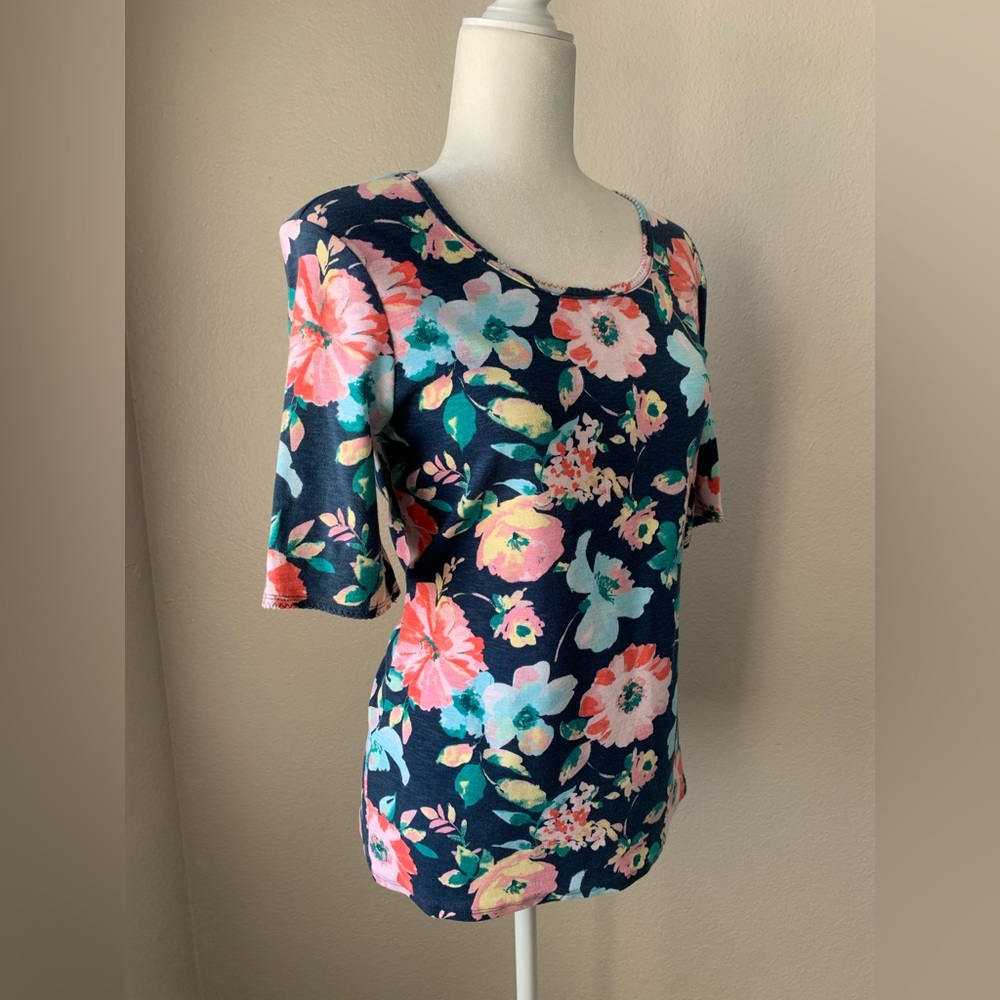 Floral Print Top with Short Sleeves - Picture 2 of 3